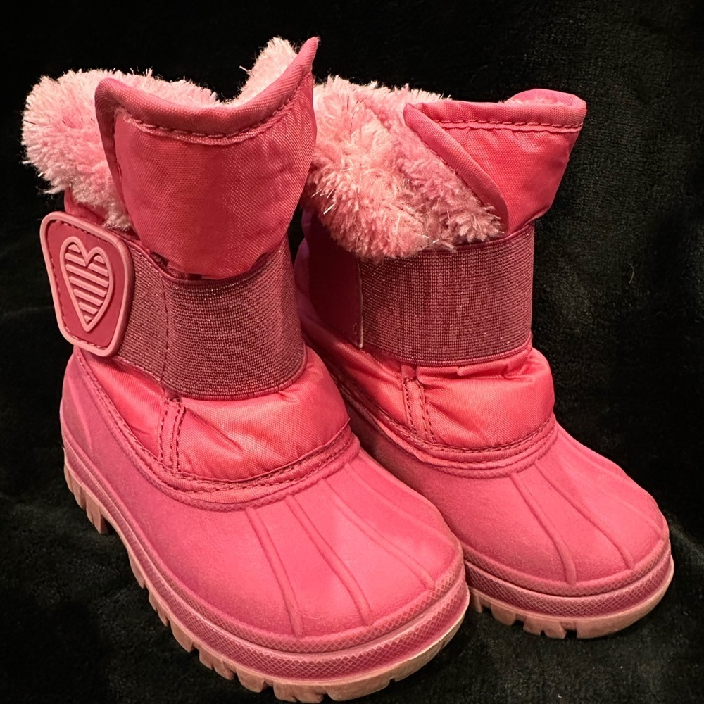 Cat & Jack Cozy Pink Plush Lined Snow Boots- size 6